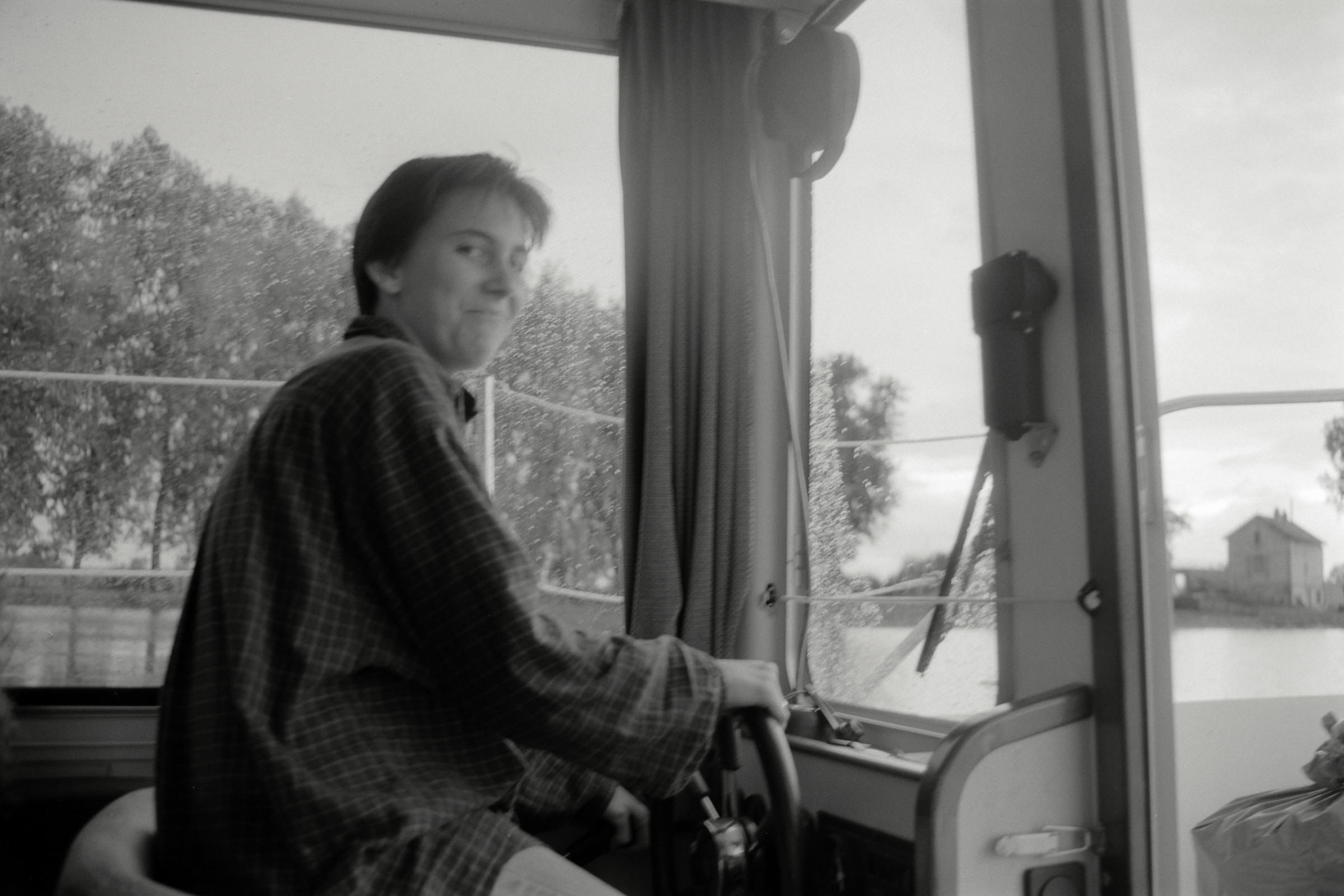 AHP F1990 09 004 sc250506 img21 NLP